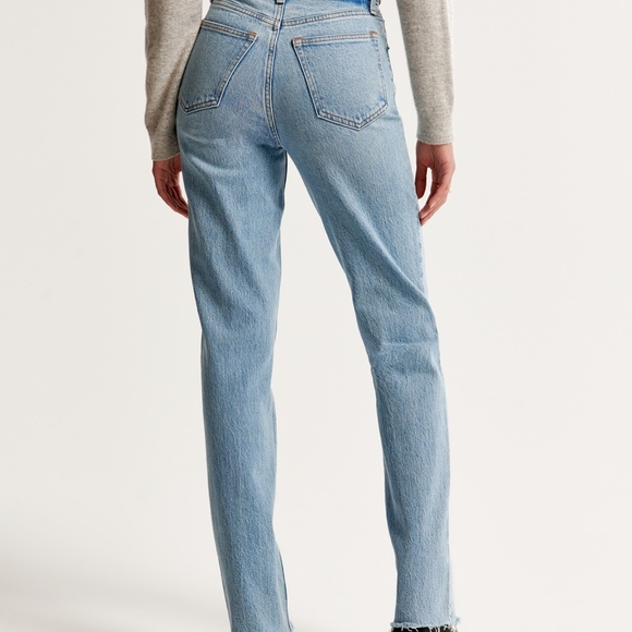 NWT Abercrombie Ultra High Rise 90s Straight Jean (with Raw Hem) 29 SHORT - Picture 3 of 11